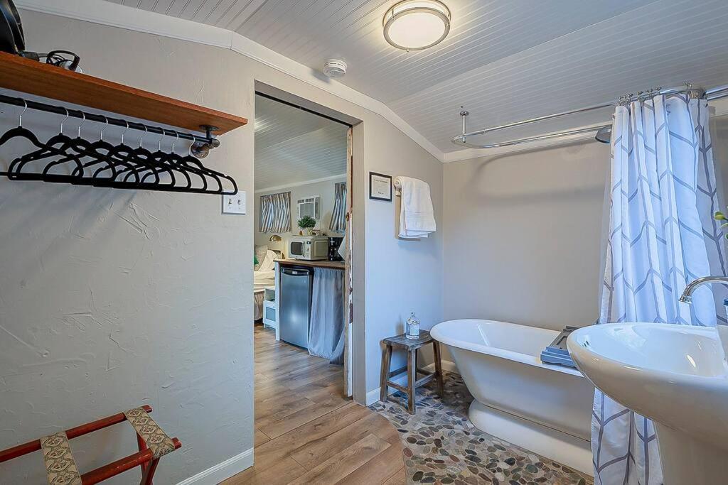 Cute Peaceful Tiny House Getaway W Backyard - Low Summer Rates! Tucson Exterior foto